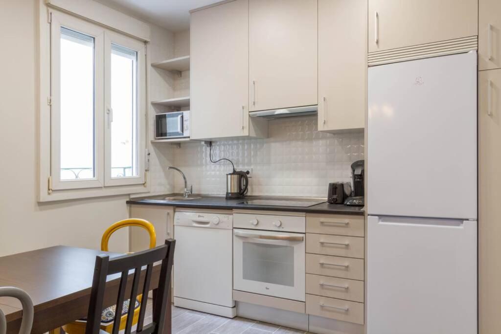 Kuchyň nebo kuchyňský kout v ubytování Sensacional Apartamento Junto a Palacio Real by Batuecas