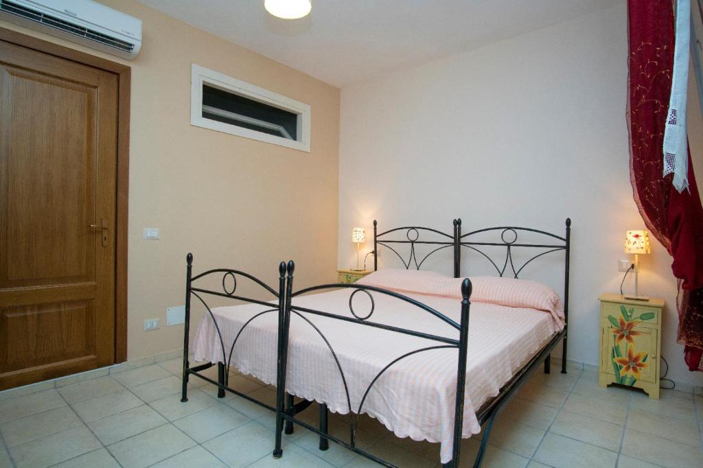 Giường trong phòng chung tại Tarohouse Marina di Camerota