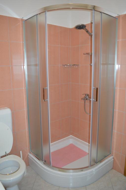 Łazienka w obiekcie Rooms & Apartments Kvasić