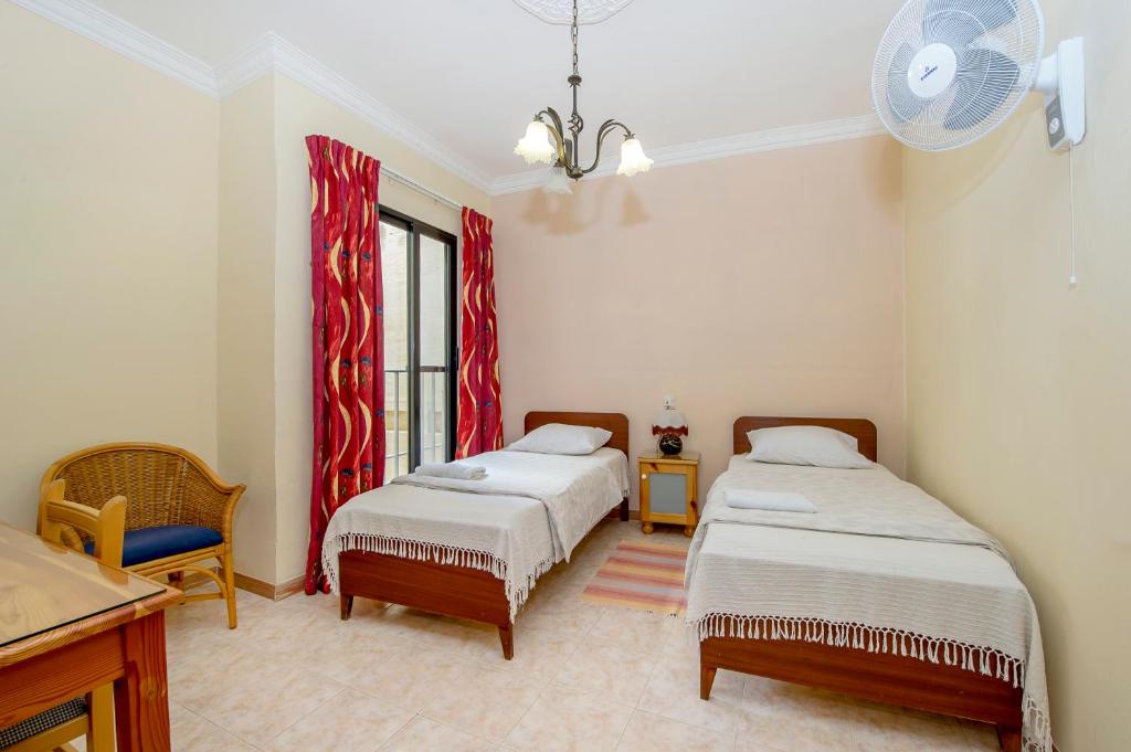 Postel nebo postele na pokoji v ubytování Lantern apartments