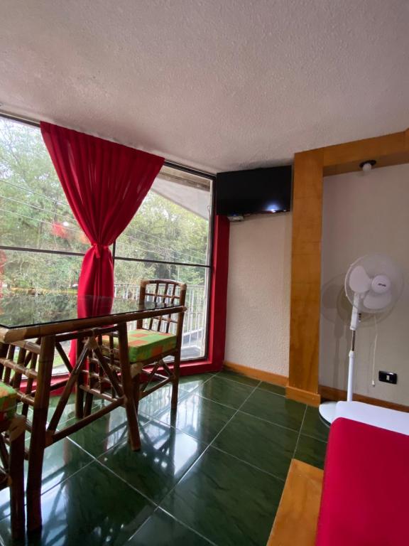 TV a/nebo společenská místnost v ubytování Hotel Alameda