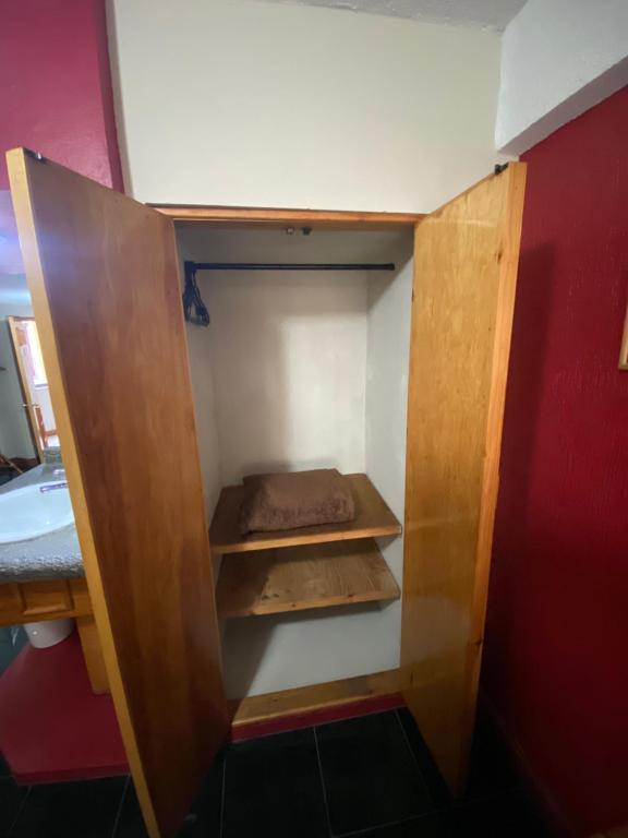 Palanda nebo palandy na pokoji v ubytování Hotel Alameda