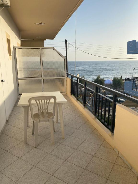 A balcony or terrace at Sindonia beach Apartment's