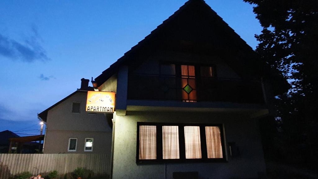 Budynek, w którym mieści się apartament