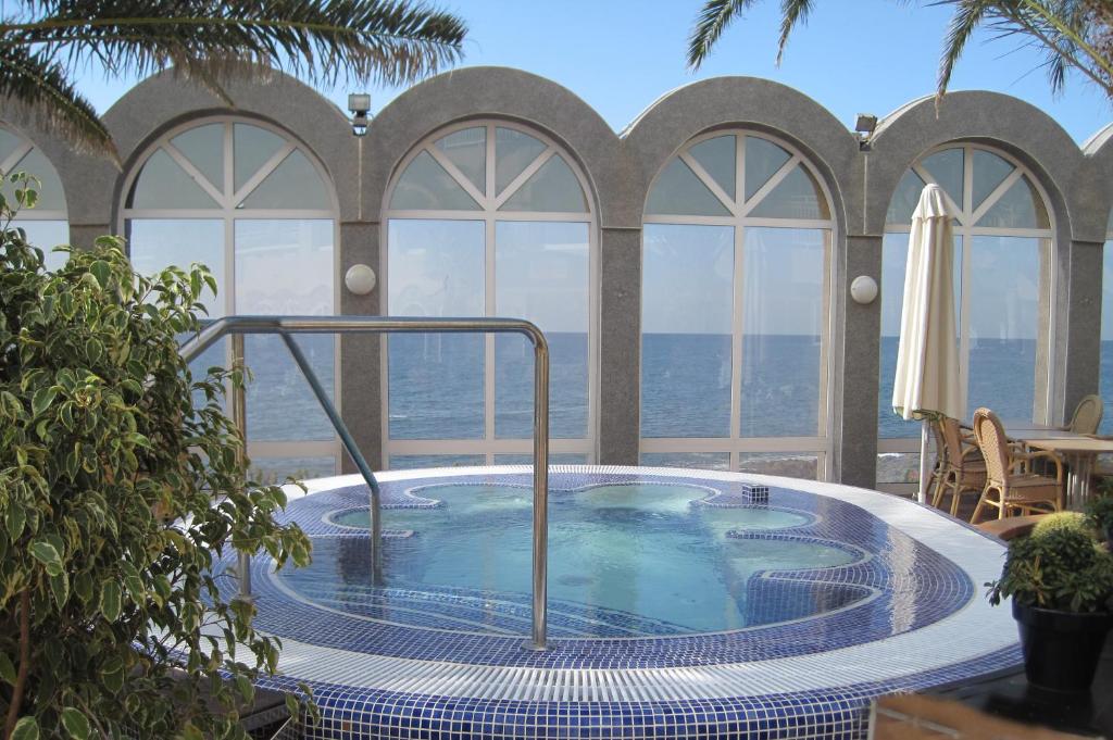 Bazén v ubytování Hotel San Agustin Beach Club nebo v jeho okolí