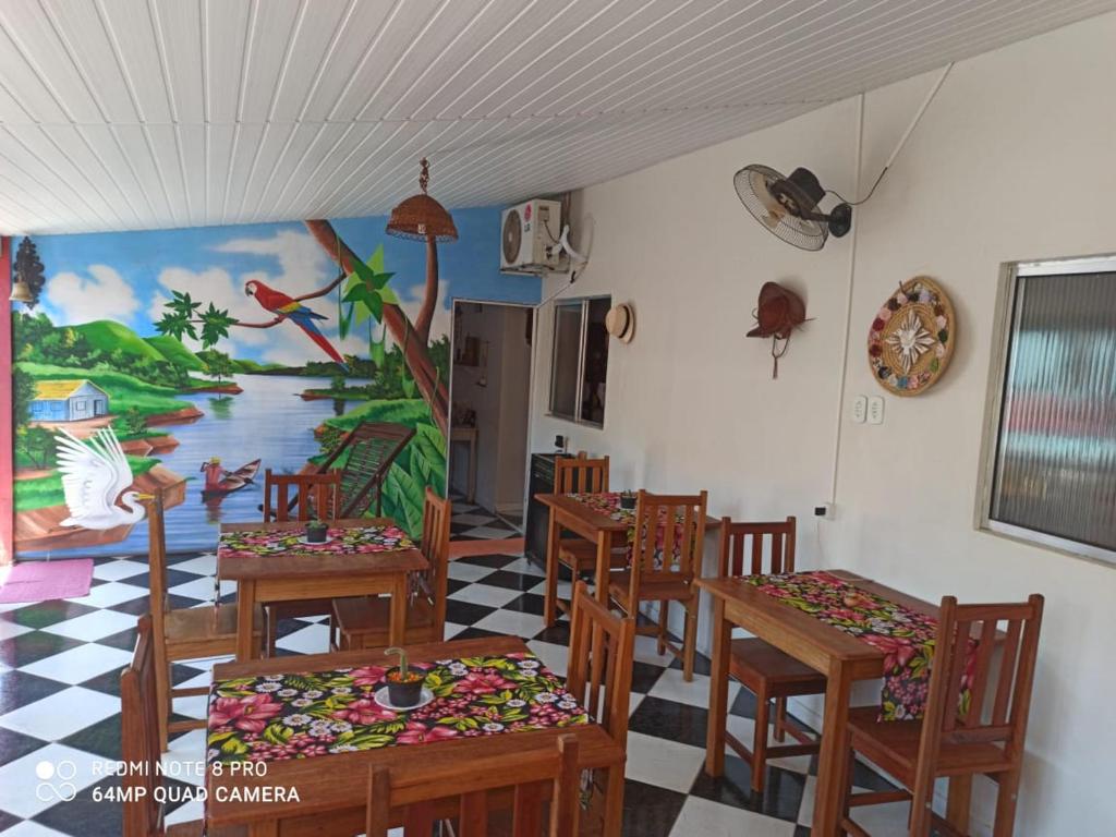 A restaurant or other place to eat at Pousada Sorriso da Mata..