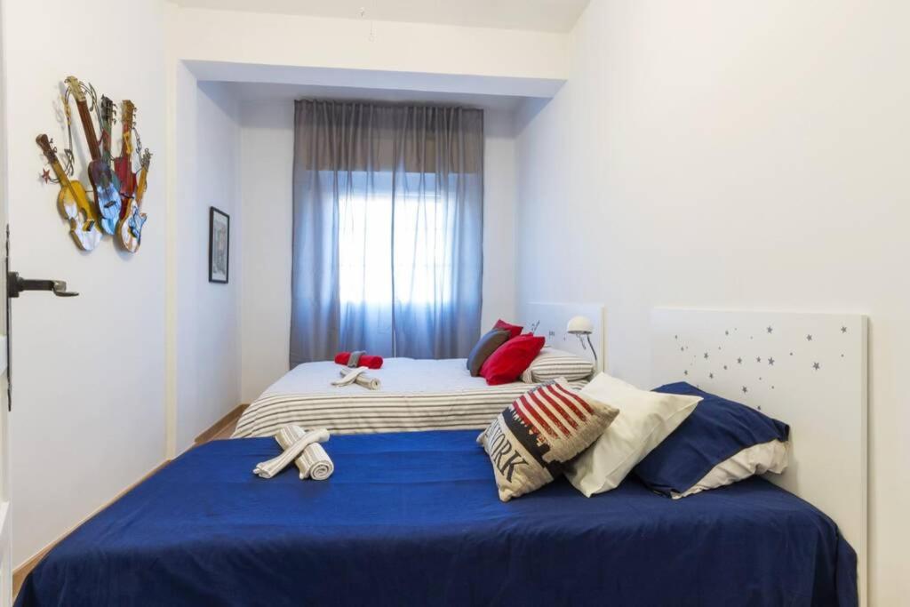 Postel nebo postele na pokoji v ubytování Maravilloso Apartamento en Puerta de Toledo C/Gasómetro by Batuecas