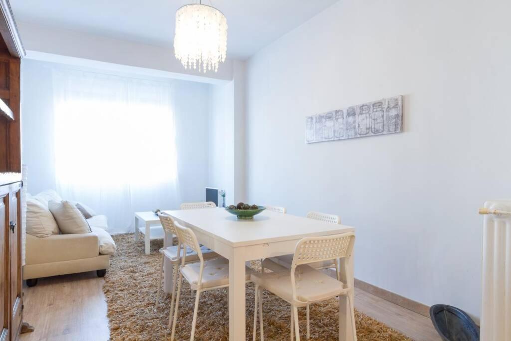 Posezení v ubytování Maravilloso Apartamento en Puerta de Toledo C/Gasómetro by Batuecas