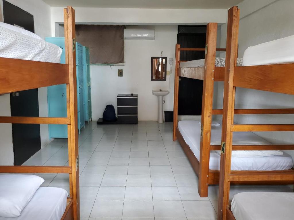 Postel nebo postele na pokoji v ubytování Downtown Hostel Chetumal