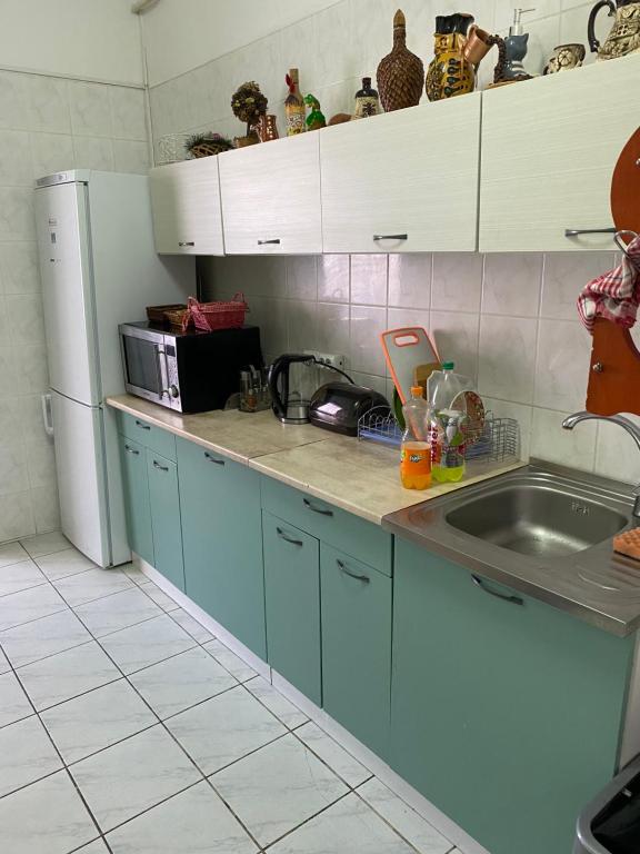 Kuchyň nebo kuchyňský kout v ubytování Centre Hostel