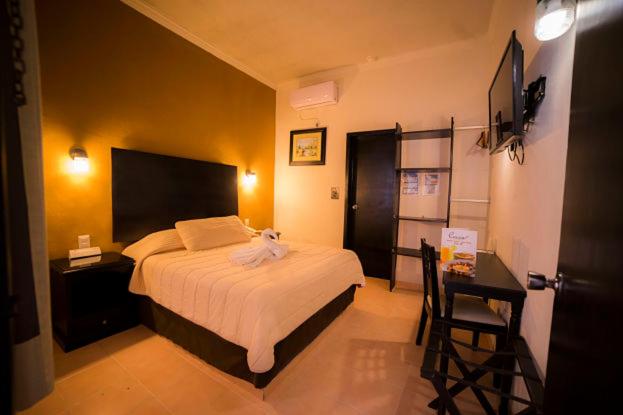 Postel nebo postele na pokoji v ubytování Hotel Marlon