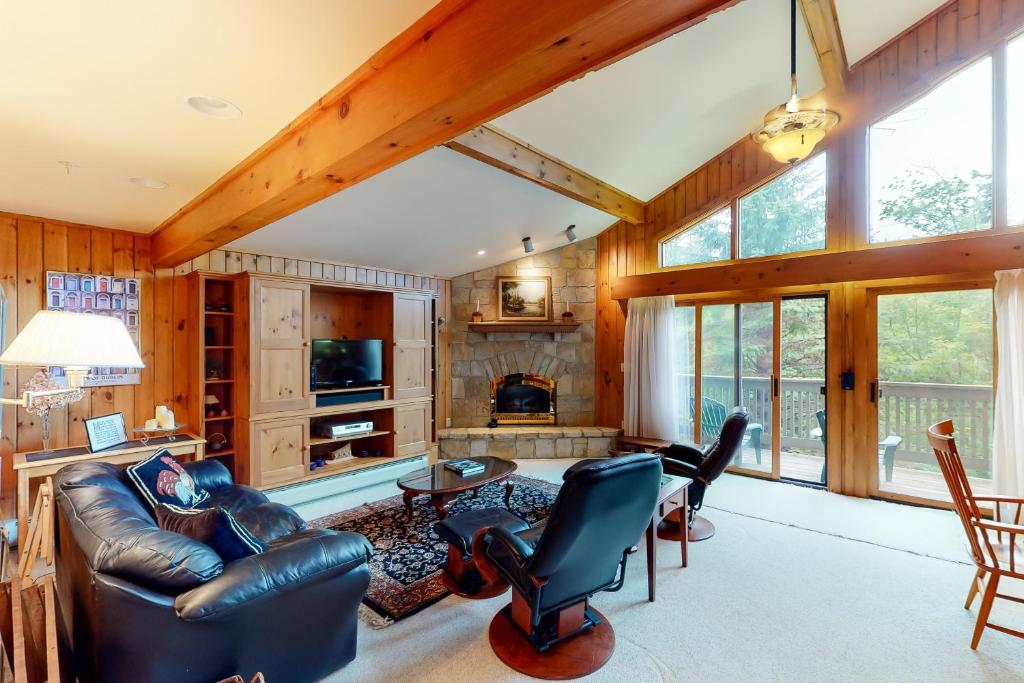 Χώρος καθιστικού στο Bromley Mountain Condo CD2