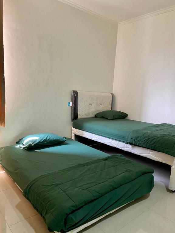 Postel nebo postele na pokoji v ubytování Anugrah Inn