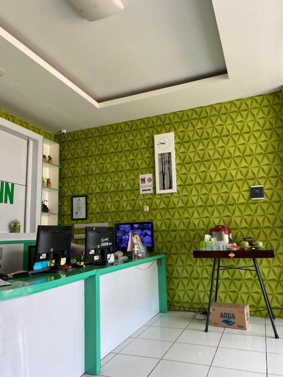 Kuchyň nebo kuchyňský kout v ubytování Anugrah Inn