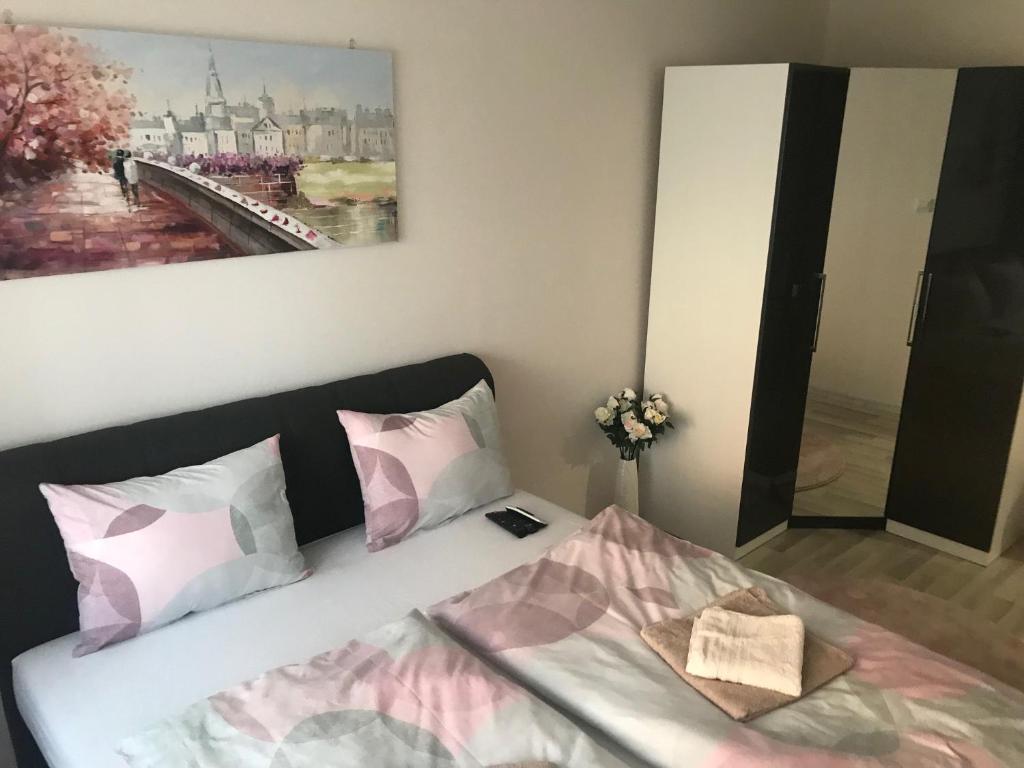 Łóżko lub łóżka w pokoju w obiekcie Classic City Apartman