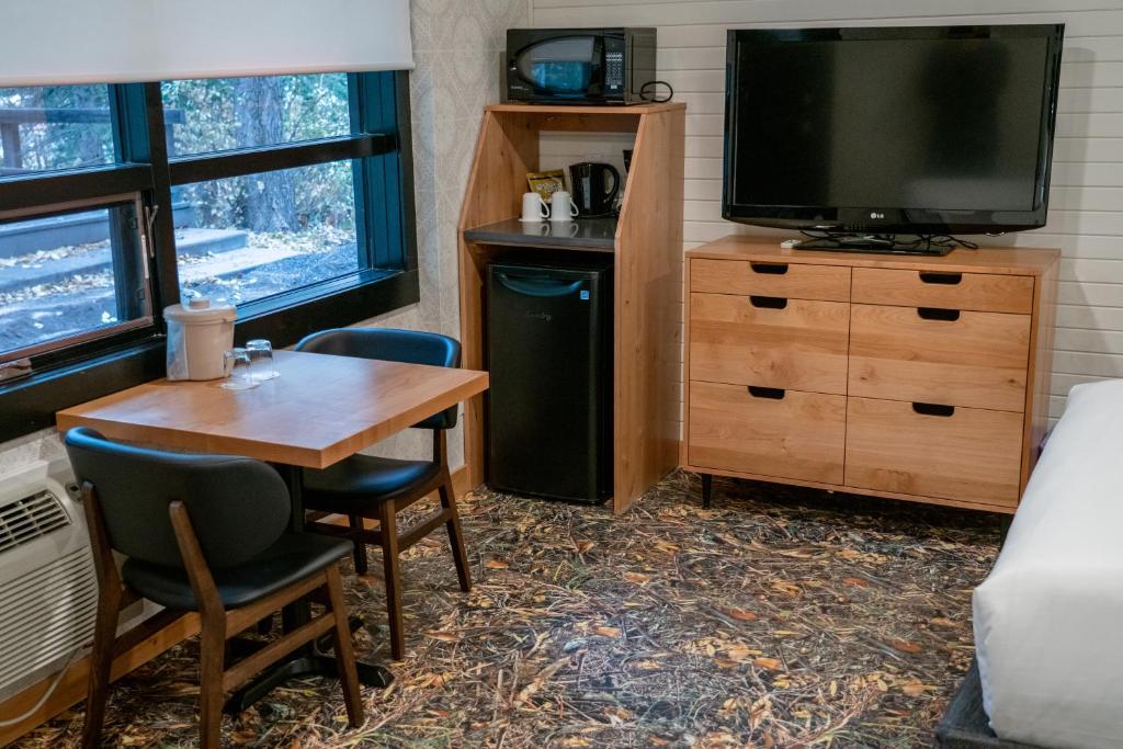 TV a/nebo společenská místnost v ubytování The Dorothy Motel
