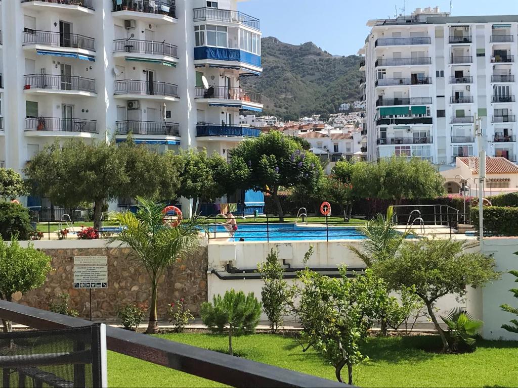 Tres Hermanos - Spacious modern 2 bedroom apartment, Nerja ...