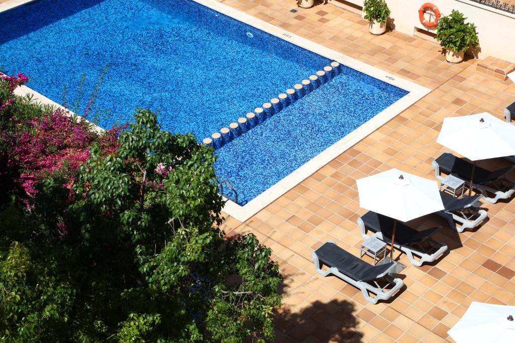 Bazén v ubytování Apartamentos Jade - Adults Only nebo v jeho okolí