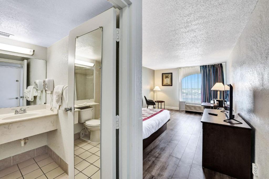 Plaza Hotel Fort Lauderdale - 