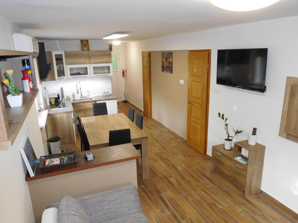 Golden Apartman 5904 Orosháza, 143 Napsugár utca kép - 1