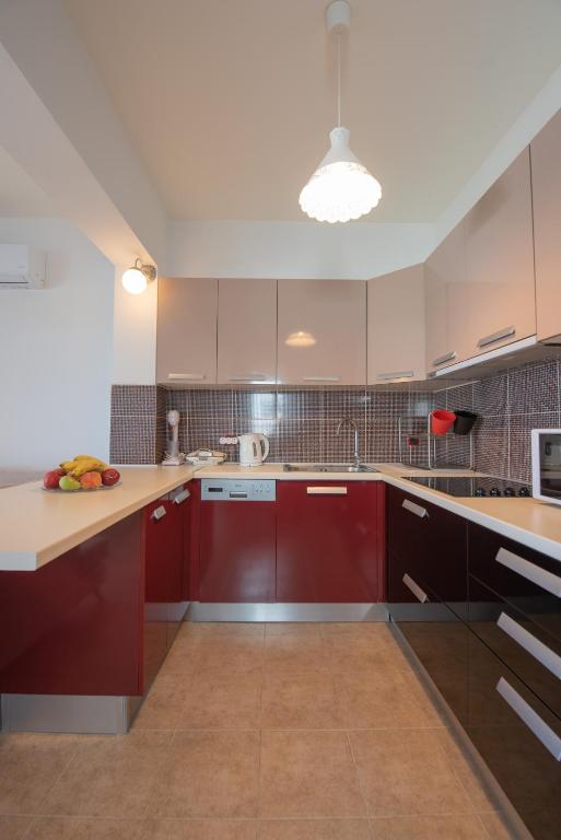 Kuchyň nebo kuchyňský kout v ubytování Aegiali Sea View Villa