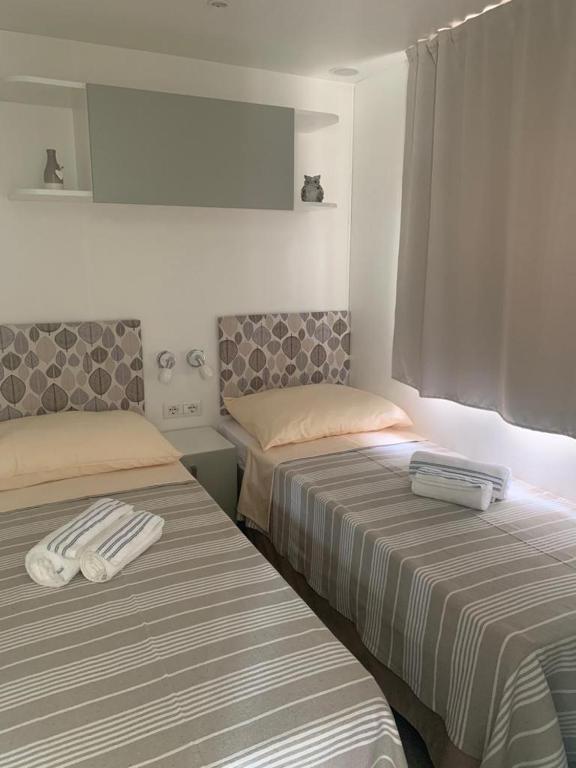 Postel nebo postele na pokoji v ubytování Mobile home Istra BI VILLAGE