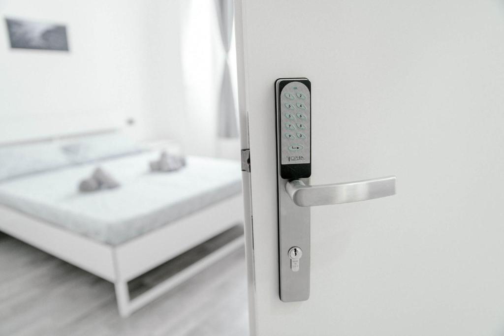 Postel nebo postele na pokoji v ubytování Downtown Rooms