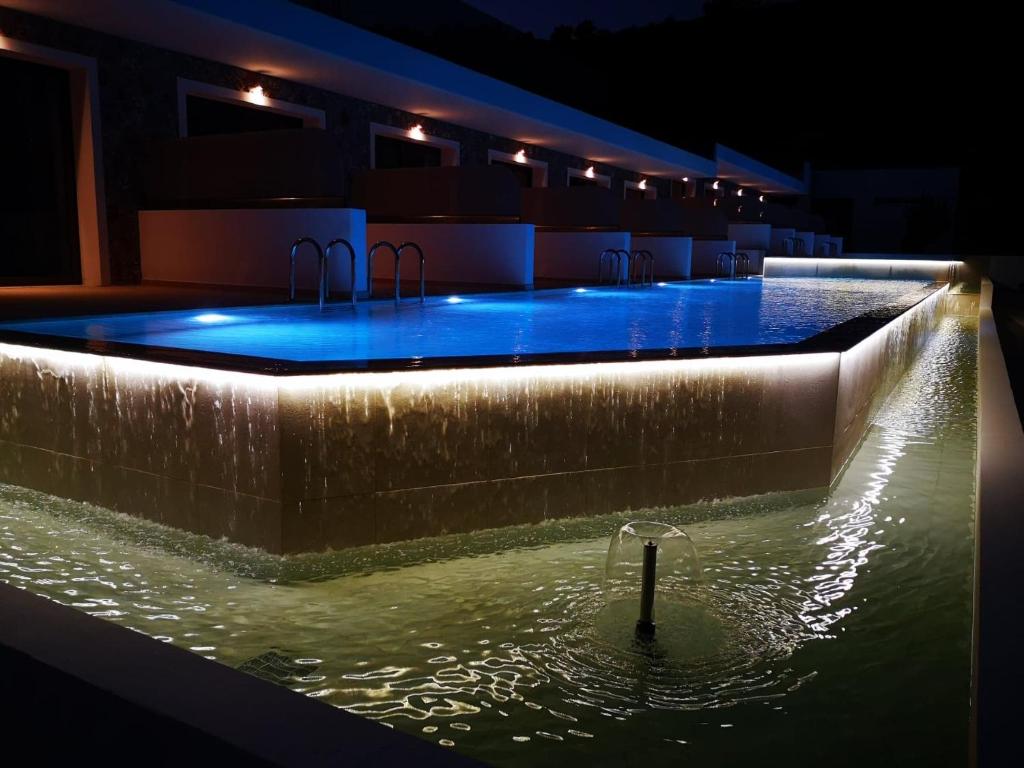 Zoes Hotel & Suites
