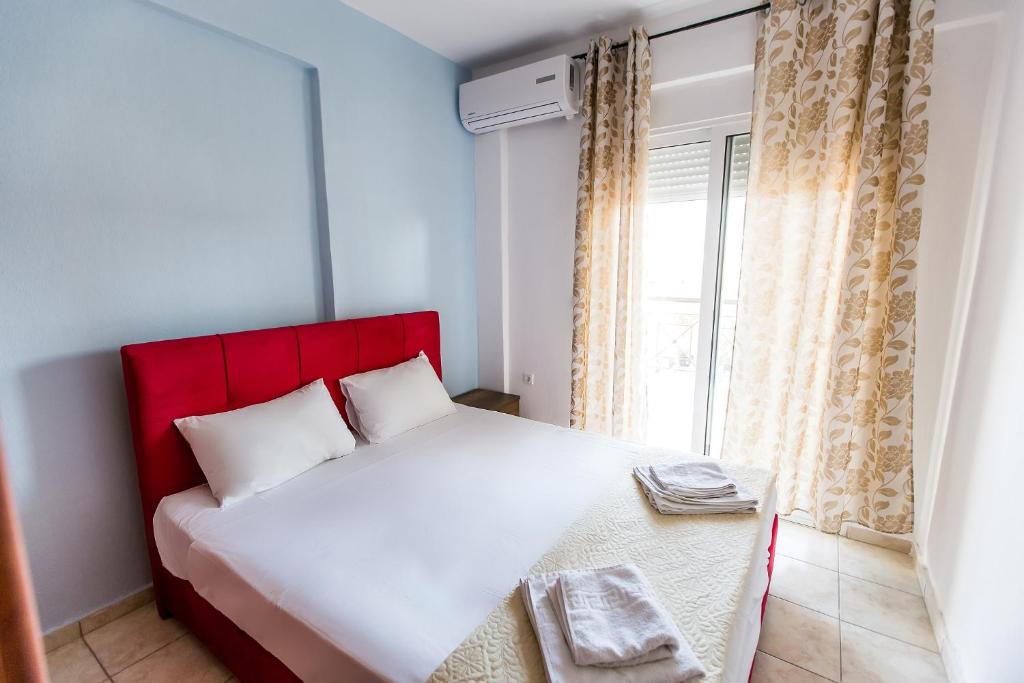 Posteľ alebo postele v izbe v ubytovaní Halkidiki Greek Pride Villa Ellada