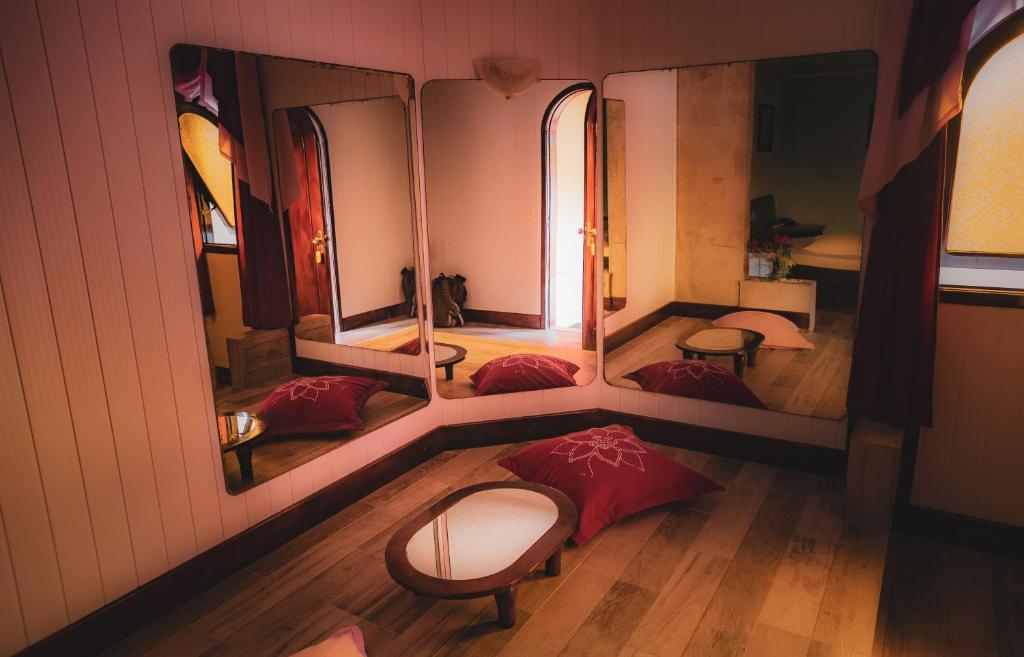  Reflexus Motel
