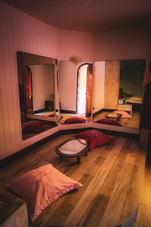  Reflexus Motel
