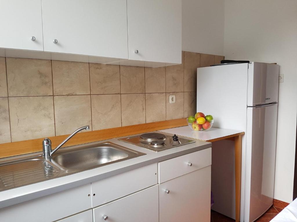 Kuchyň nebo kuchyňský kout v ubytování Apartment in Lukovo Sugarje 27036