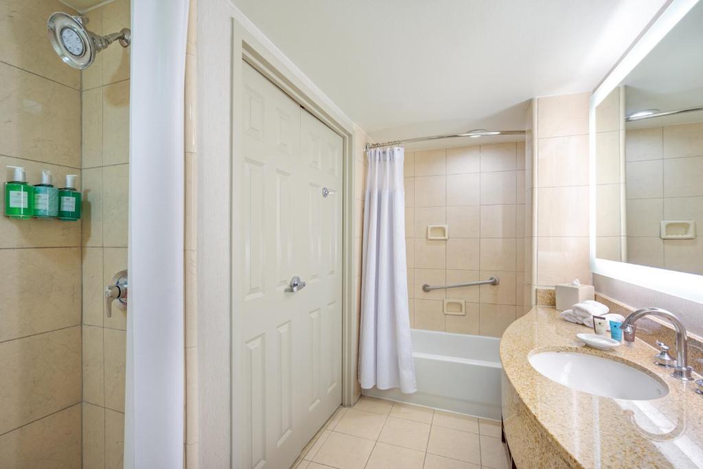 Astor Crowne Plaza- Corner of Bourbon Street - 