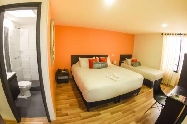 Postel nebo postele na pokoji v ubytování Terraza Hotel Bogota