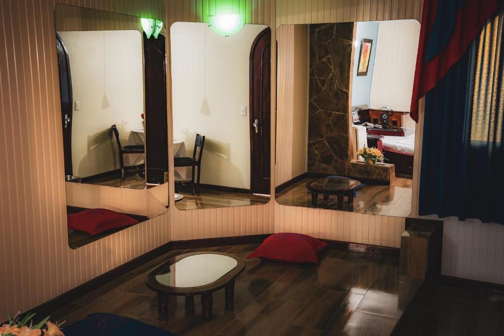  Reflexus Motel