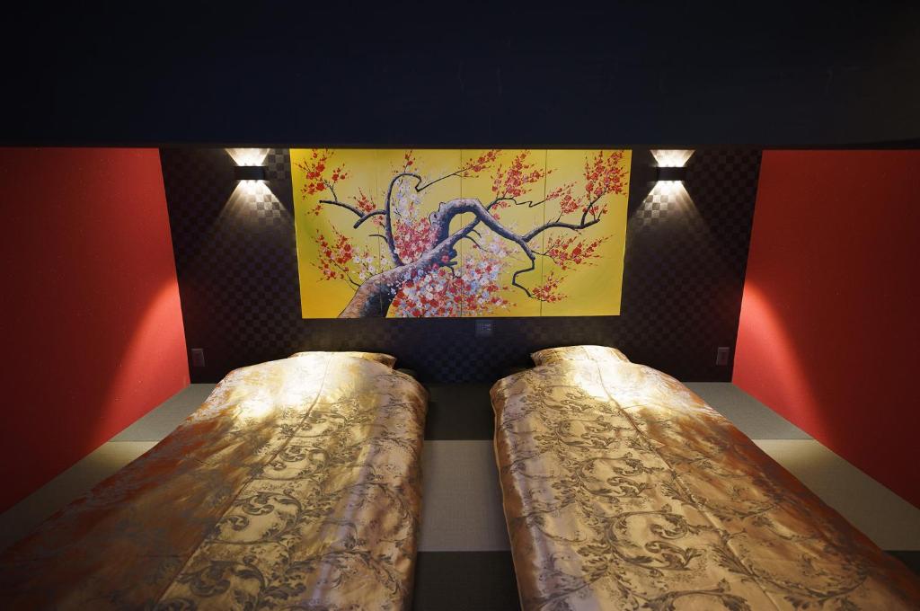 Una cama o camas en una habitación de Kakureyado Fujikawaguchiko