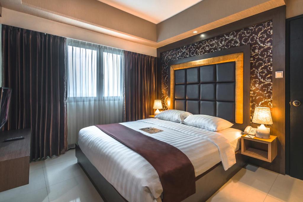 Postel nebo postele na pokoji v ubytování Verwood Hotel and Serviced Residence