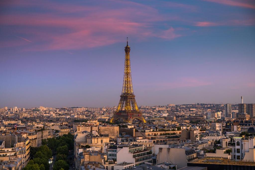 Vue générale sur Paris ou vue de la ville depuis l'hôtel