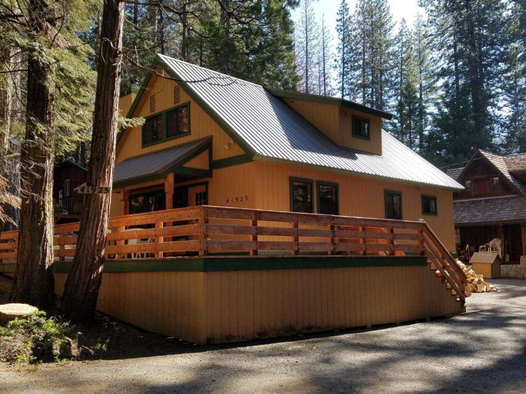 Vacation Home Toste Cabin, Shaver Lake, CA