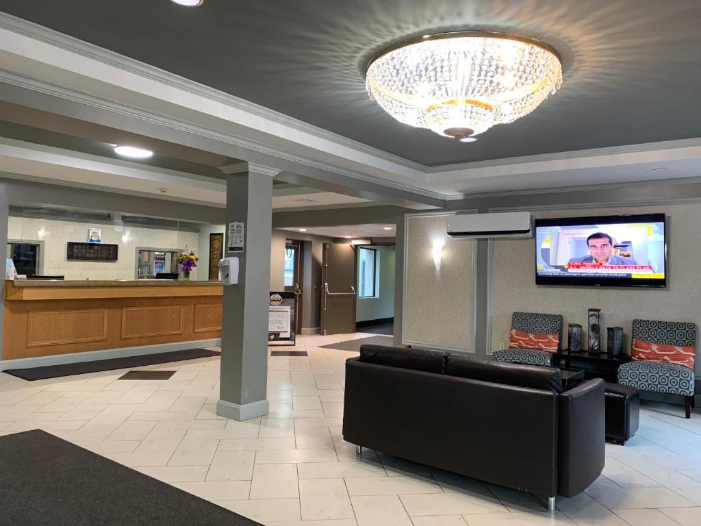 TV a/nebo společenská místnost v ubytování Travelodge by Wyndham Miramichi New Brunswick