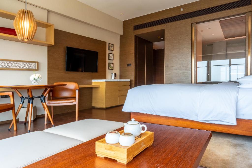 Postel nebo postele na pokoji v ubytování Hyatt Regency Xiamen Wuyuanwan