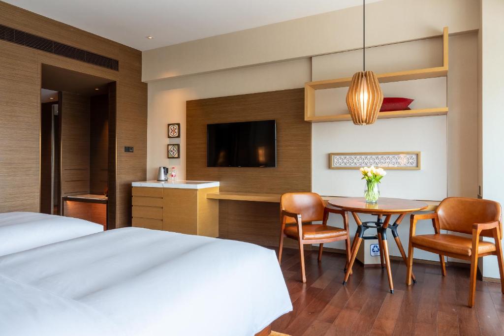 Postel nebo postele na pokoji v ubytování Hyatt Regency Xiamen Wuyuanwan