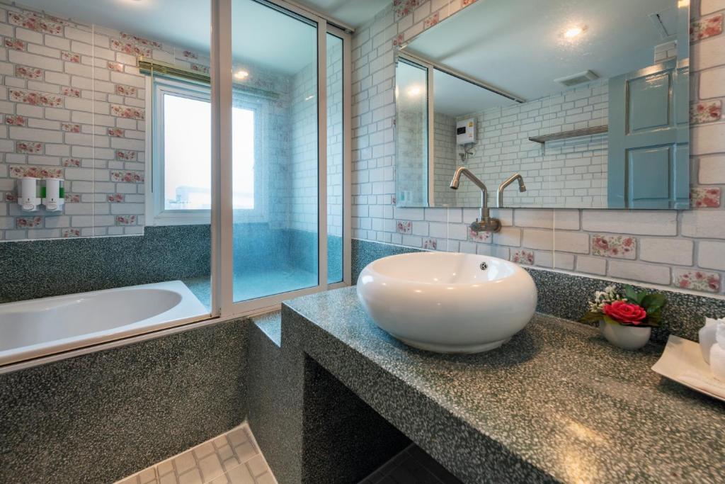 The Lilly Hotel - Resim 12