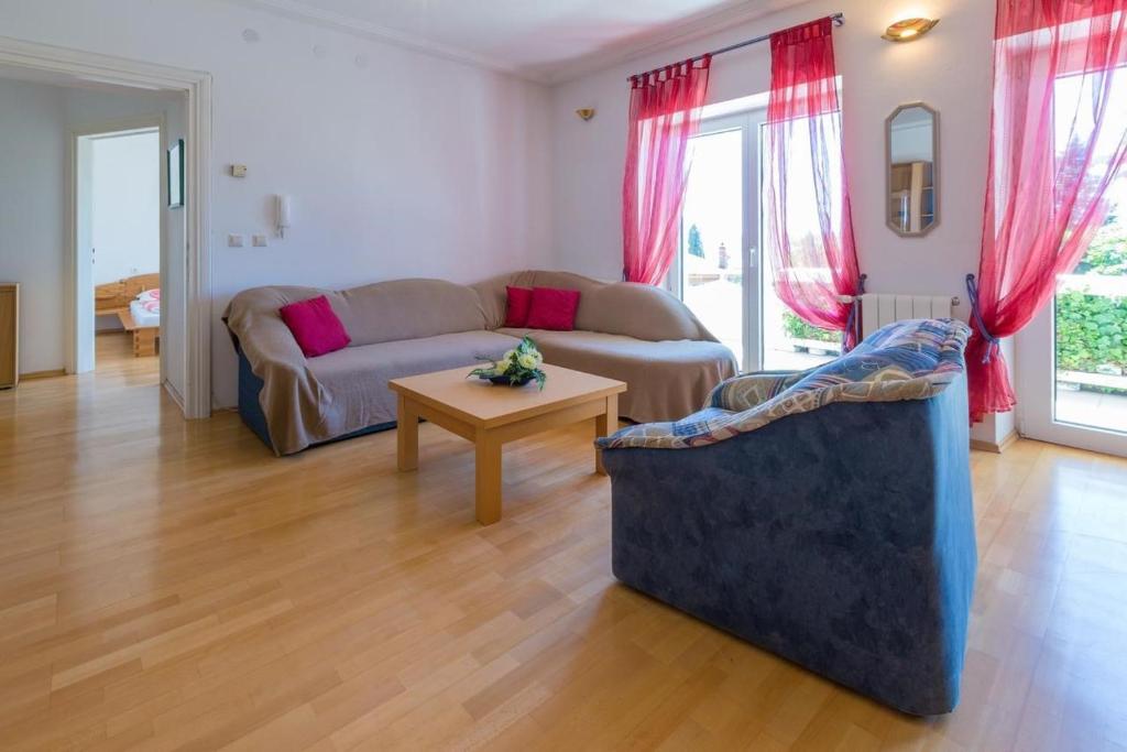 Fotografie z fotogalerie ubytování Two-Bedroom Apartment in Crikvenica VI v destinaci Sopaljska