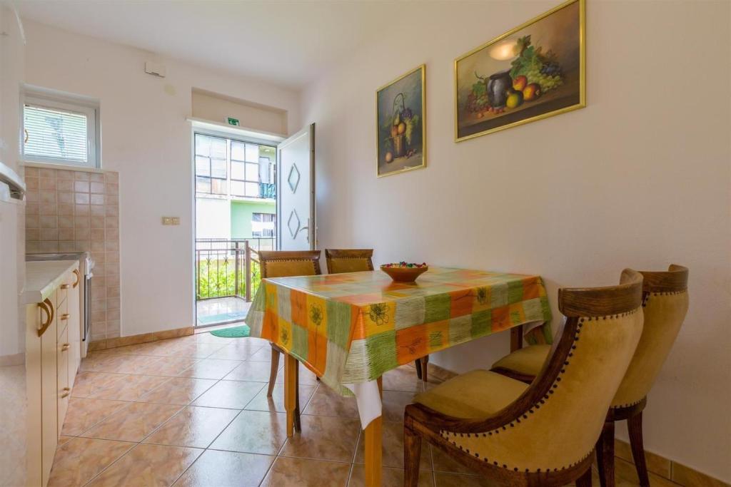 Fotografie z fotogalerie ubytování Two-Bedroom Apartment in Crikvenica XVI v destinaci Crikvenica