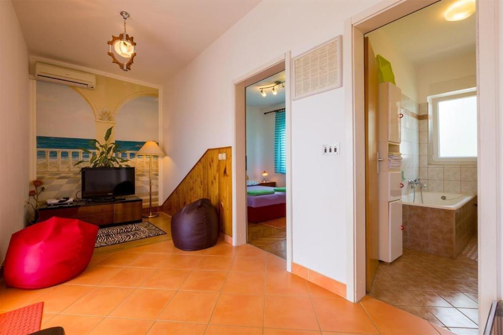 Postel nebo postele na pokoji v ubytování Two-Bedroom Apartment in Crikvenica XVI