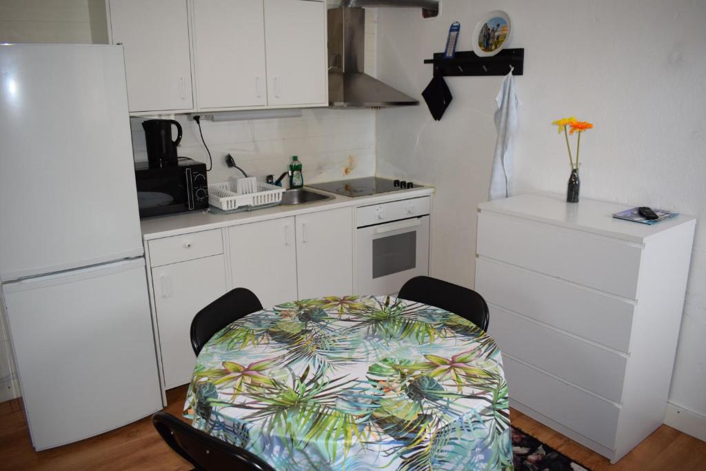 Apartment nr2 with shared bathroom in Kiruna C -Paradise Lapland - Квартира с одной спальней