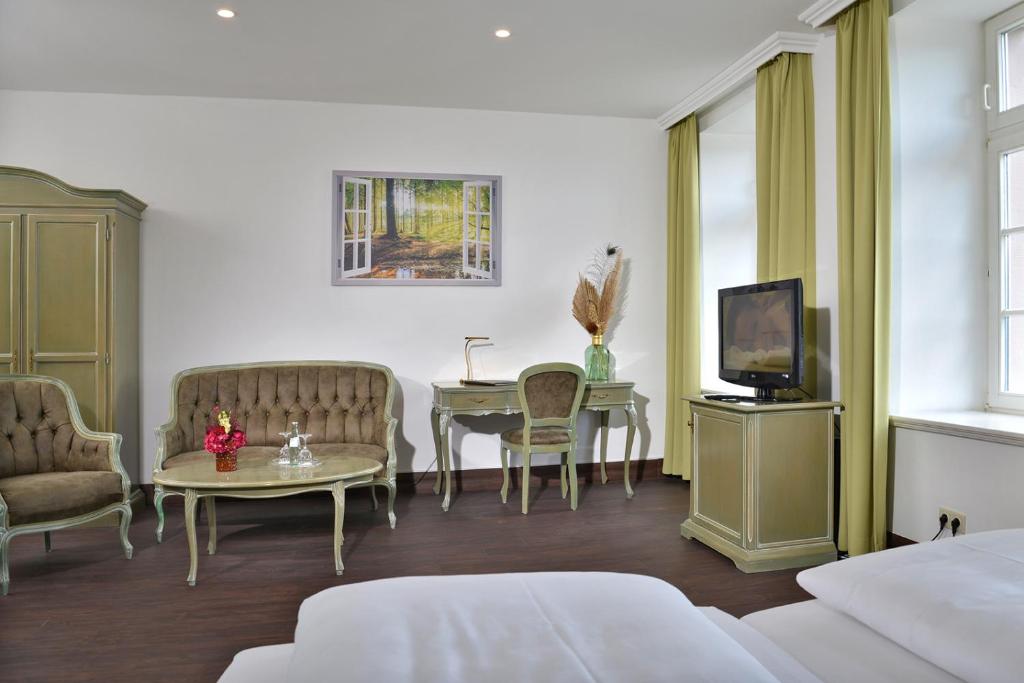 TV a/nebo společenská místnost v ubytování Hotel Stadt Hameln