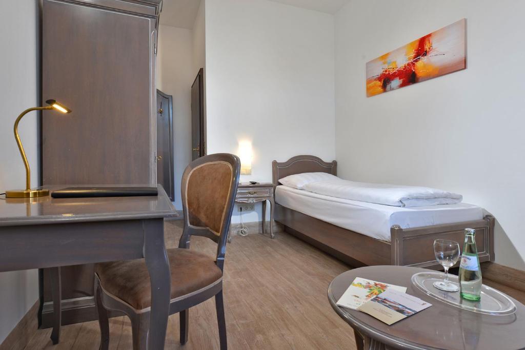 Postel nebo postele na pokoji v ubytování Hotel Stadt Hameln
