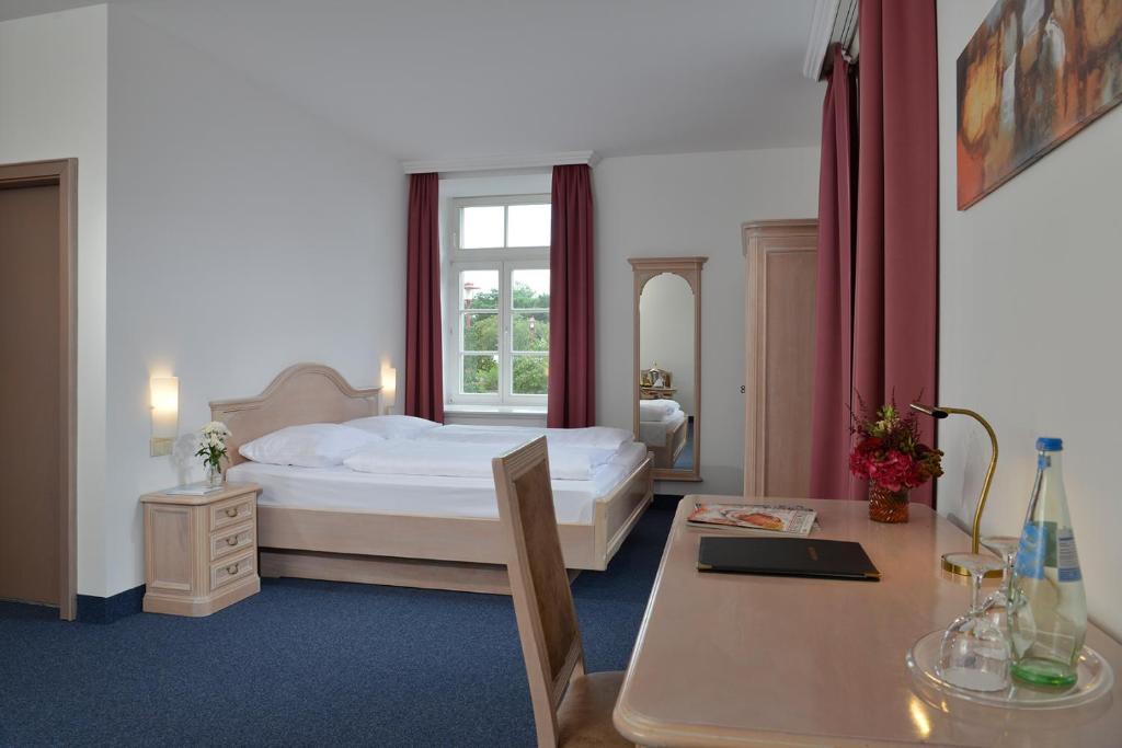 Postel nebo postele na pokoji v ubytování Hotel Stadt Hameln